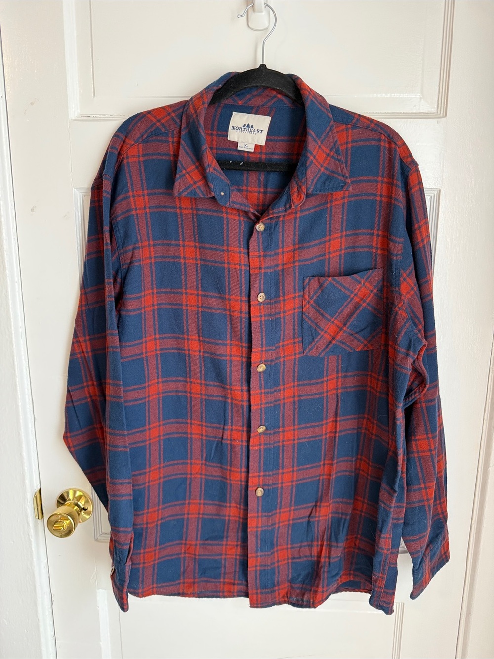 Northwest Territory Men's Red & Navy Plaid Long-Sleeve Button-Down Shirt
